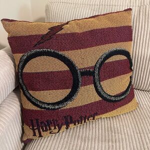 Harry Potter Throw Pillow – Gryffindor Stripes with Glasses & Lightning Bolt